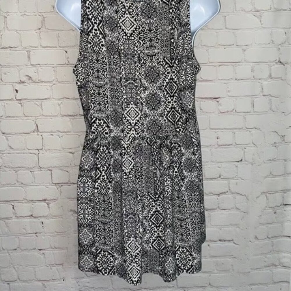 !Sz.00,Sz.10,Sz.M/L*Torrid*Black/White IKAT Tank top--Button-Front - Picture 5 of 7
